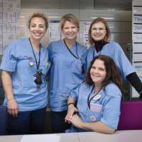 Bildet viser fire sykepleiere i demensarbeidslaget.