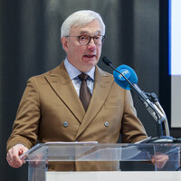 Bildet viser riksrevisor Karl Eirik Schjøtt-Pedersen 