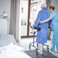 bilde av pleier og pasient