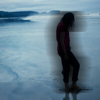 Bilde av kvinne på strand