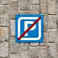 Bildet viser parkering forbudt