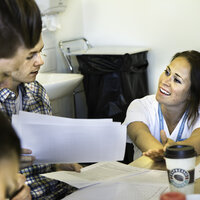 Sykepleier Linda Garnås veileder studenter