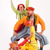 Bildet viser tre sykehusklovner. Én av dem er Elisabeth Helland Larsen